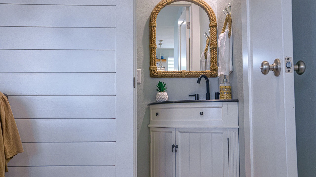 Photo of Bedroom in Crystal Beach