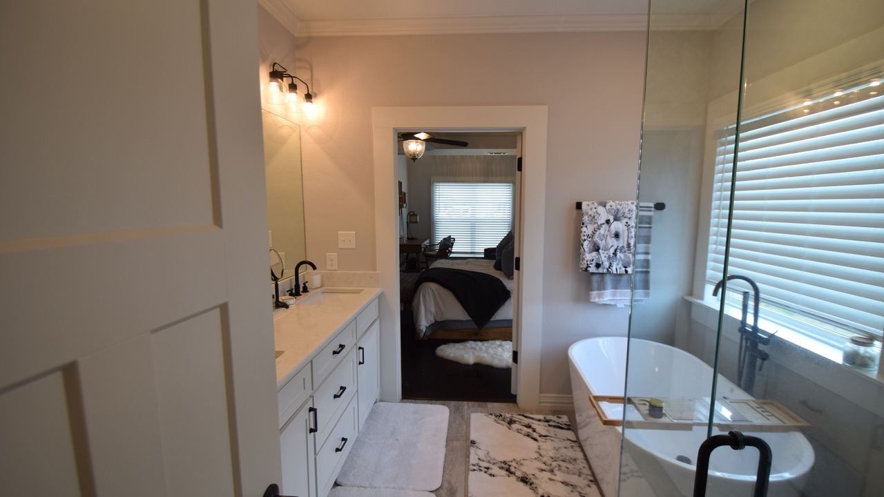Photo of Bathroom in Pecan Acres