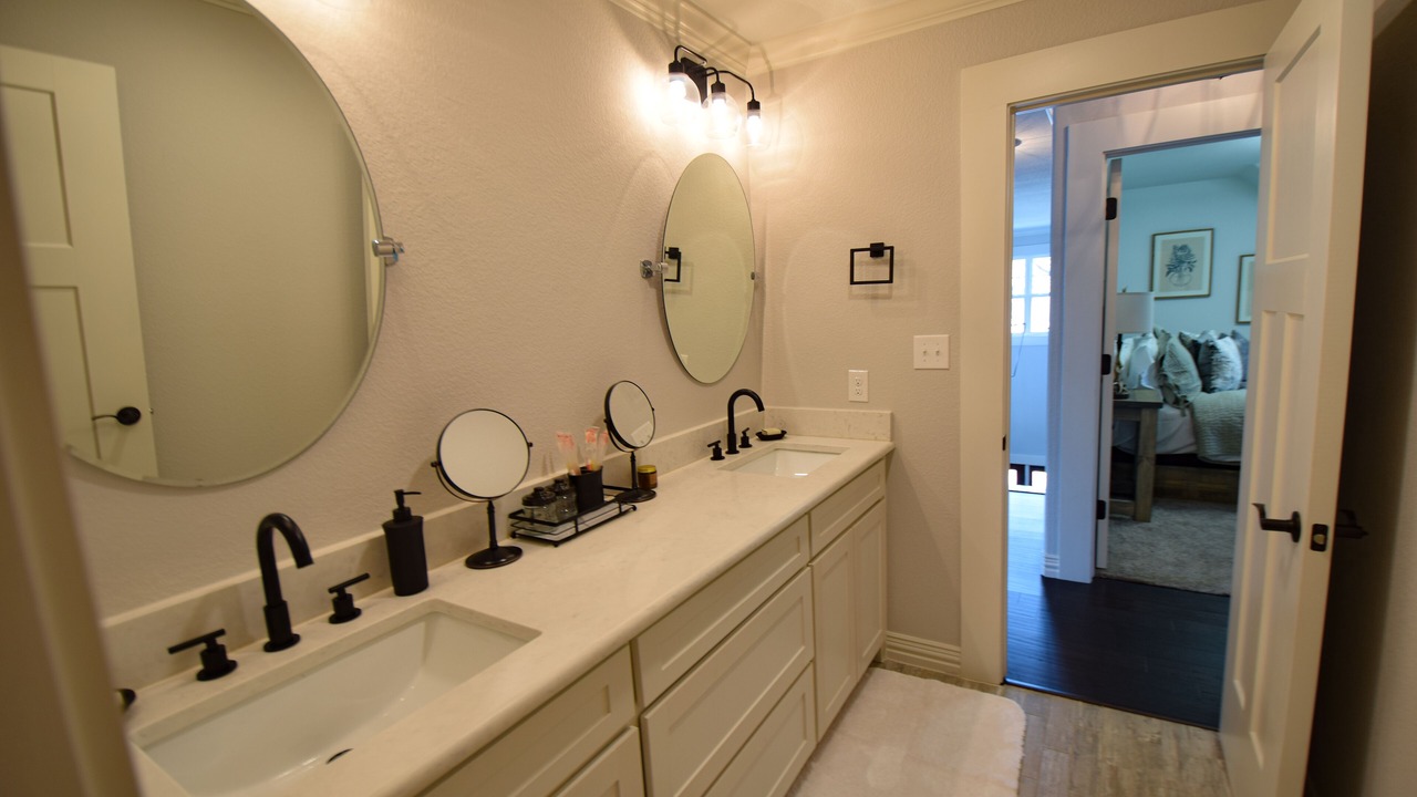 Photo of Bathroom in Pecan Acres