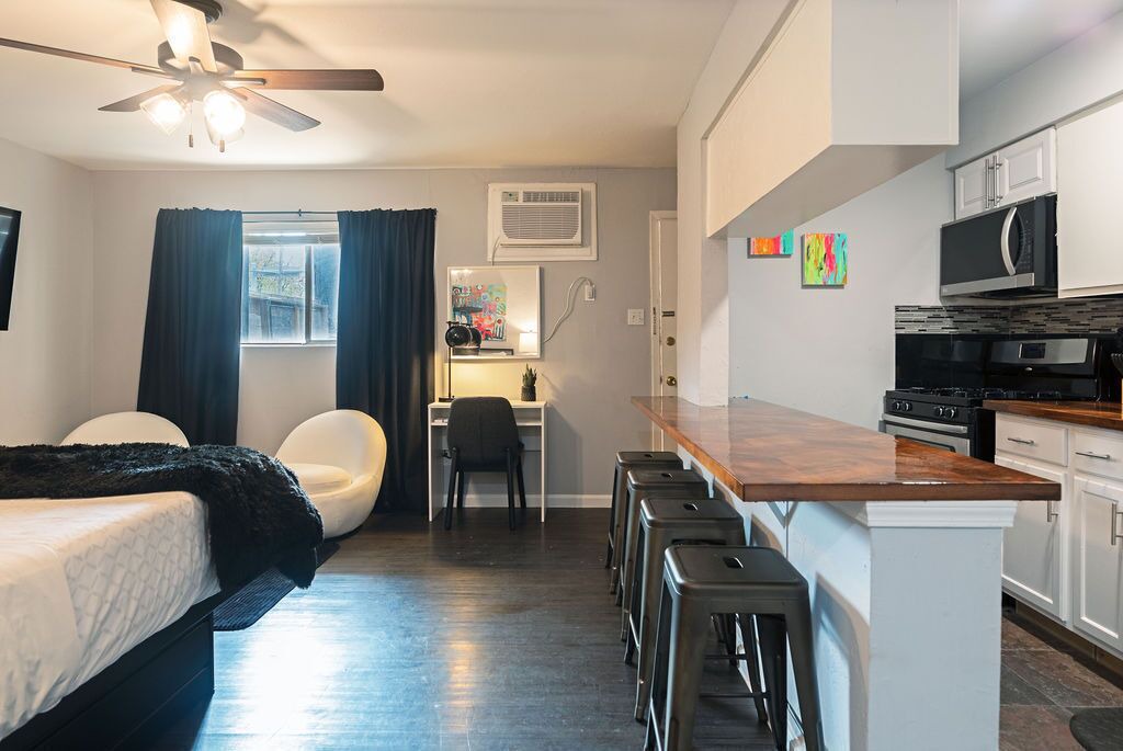 Photo of Bedroom in Neartown