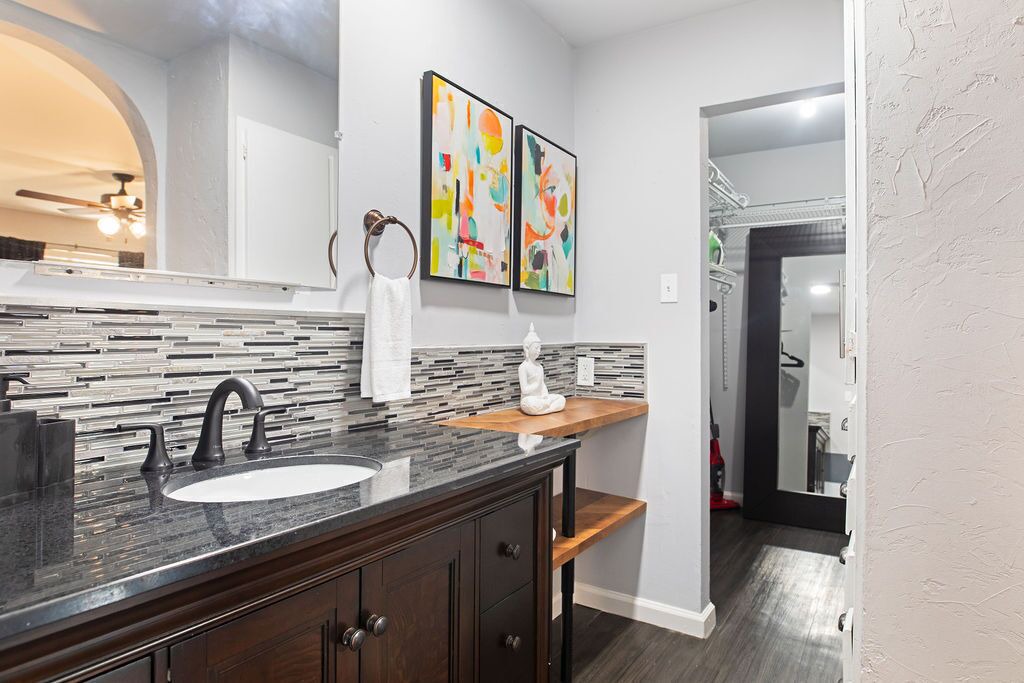 Photo of Bathroom in Neartown