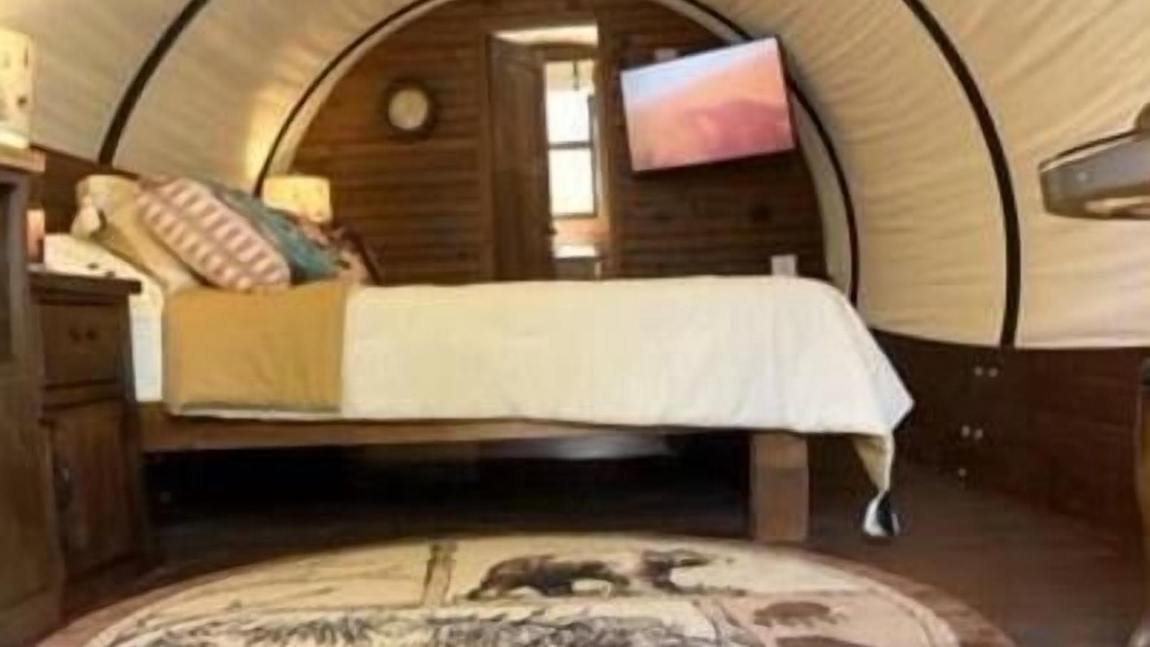 Photo of Bedroom in Peculiar