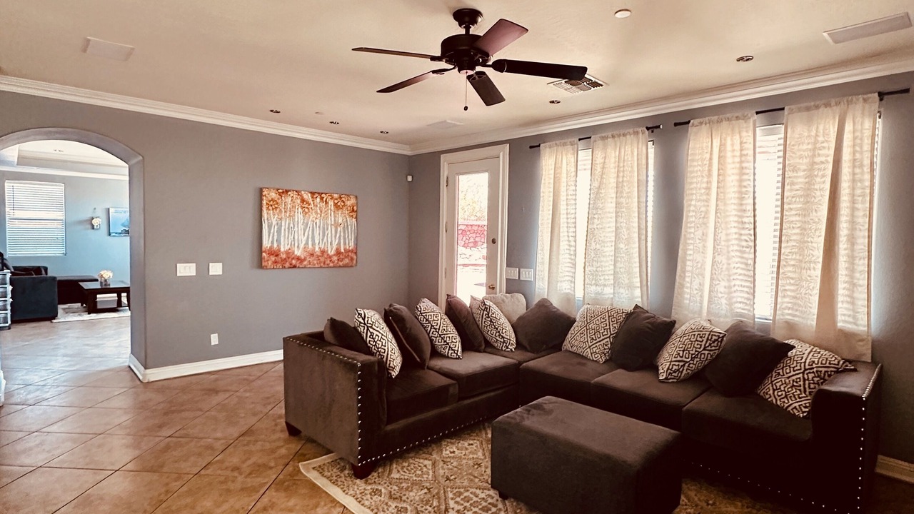 Photo of Livingroom in Canyon Trails