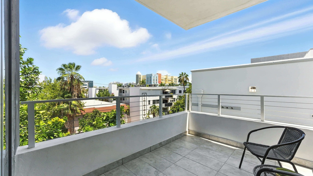 Photo of Patio Balcony in Flamingo/Lummus