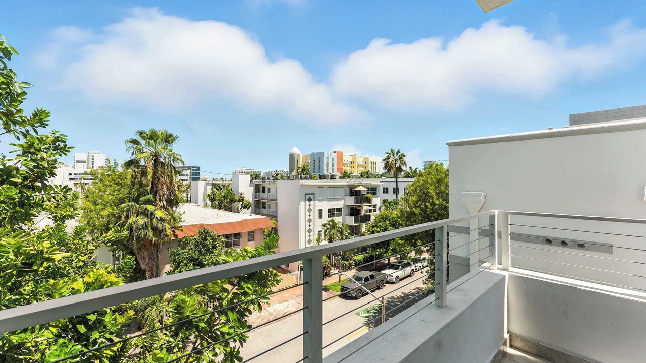 Photo of Patio Balcony in Flamingo/Lummus