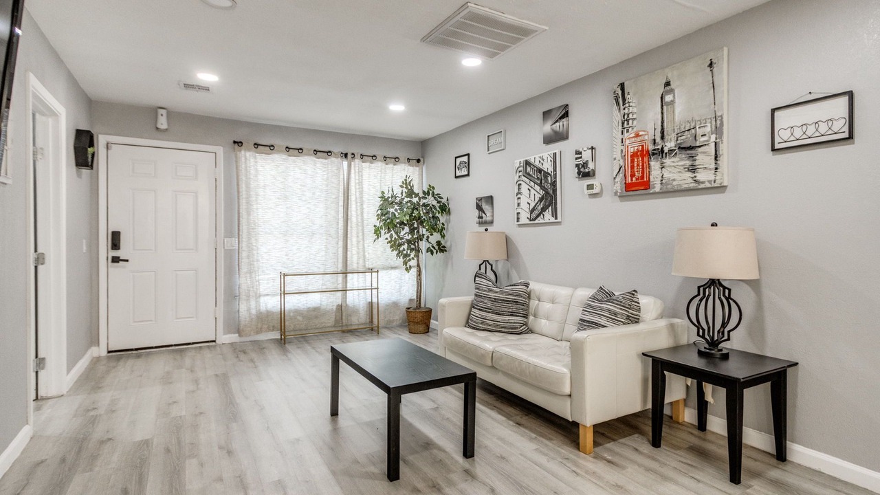 Photo of Livingroom in Central Oklahoma City