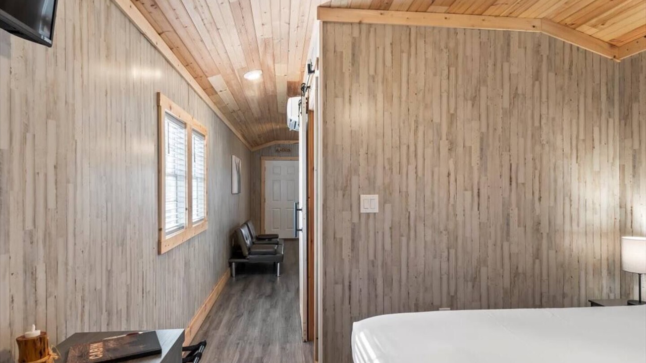 Photo of Bedroom in Albertville