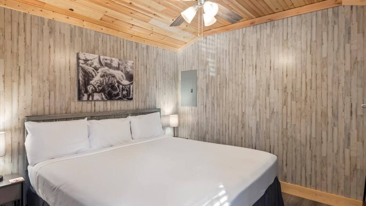 Photo of Bedroom in Albertville