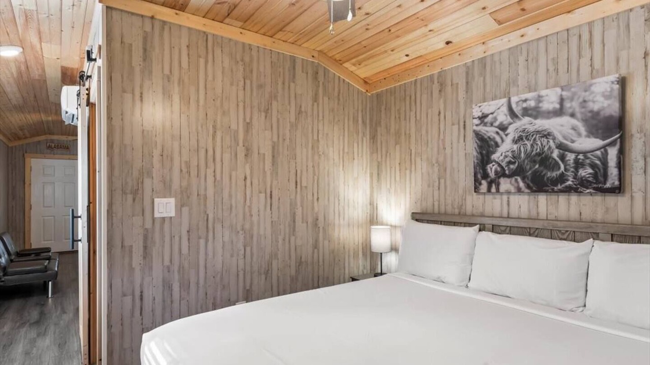 Photo of Bedroom in Albertville
