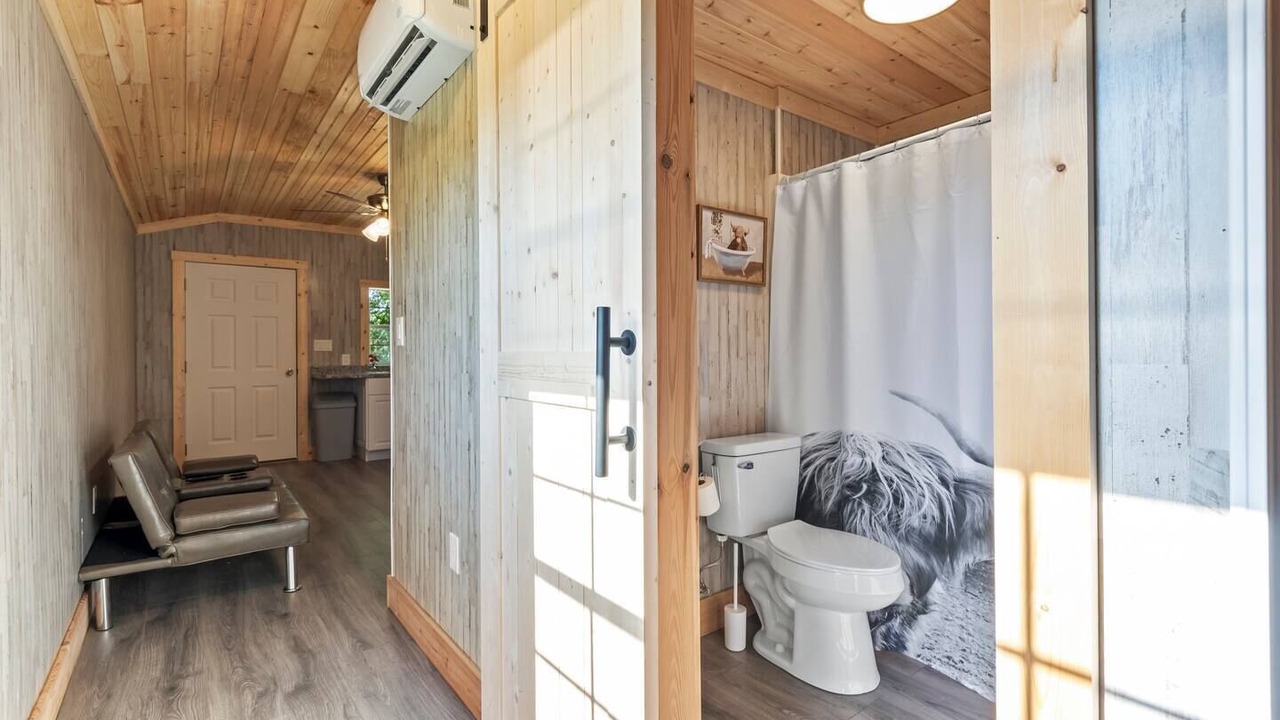 Photo of Bathroom in Albertville