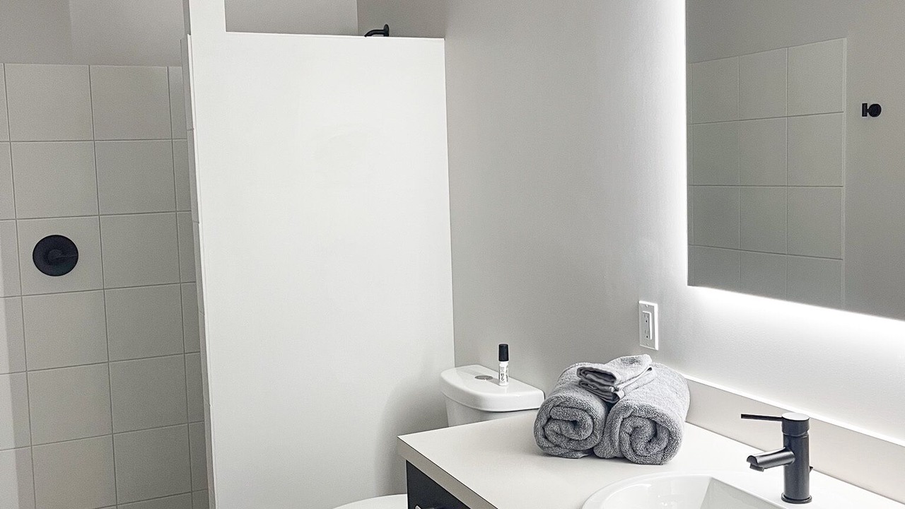 Photo of Bathroom in Bird City