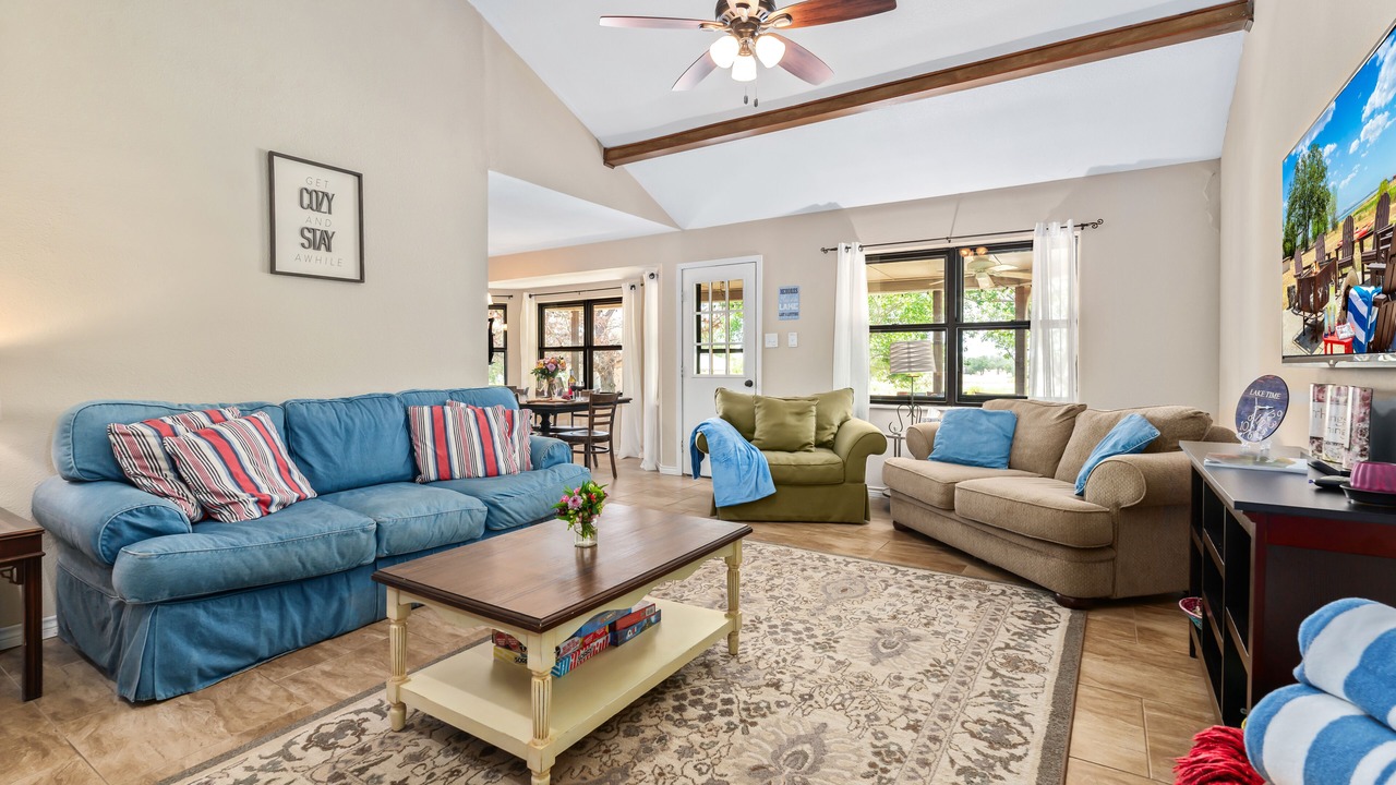 Photo of Livingroom in Buchanan Dam