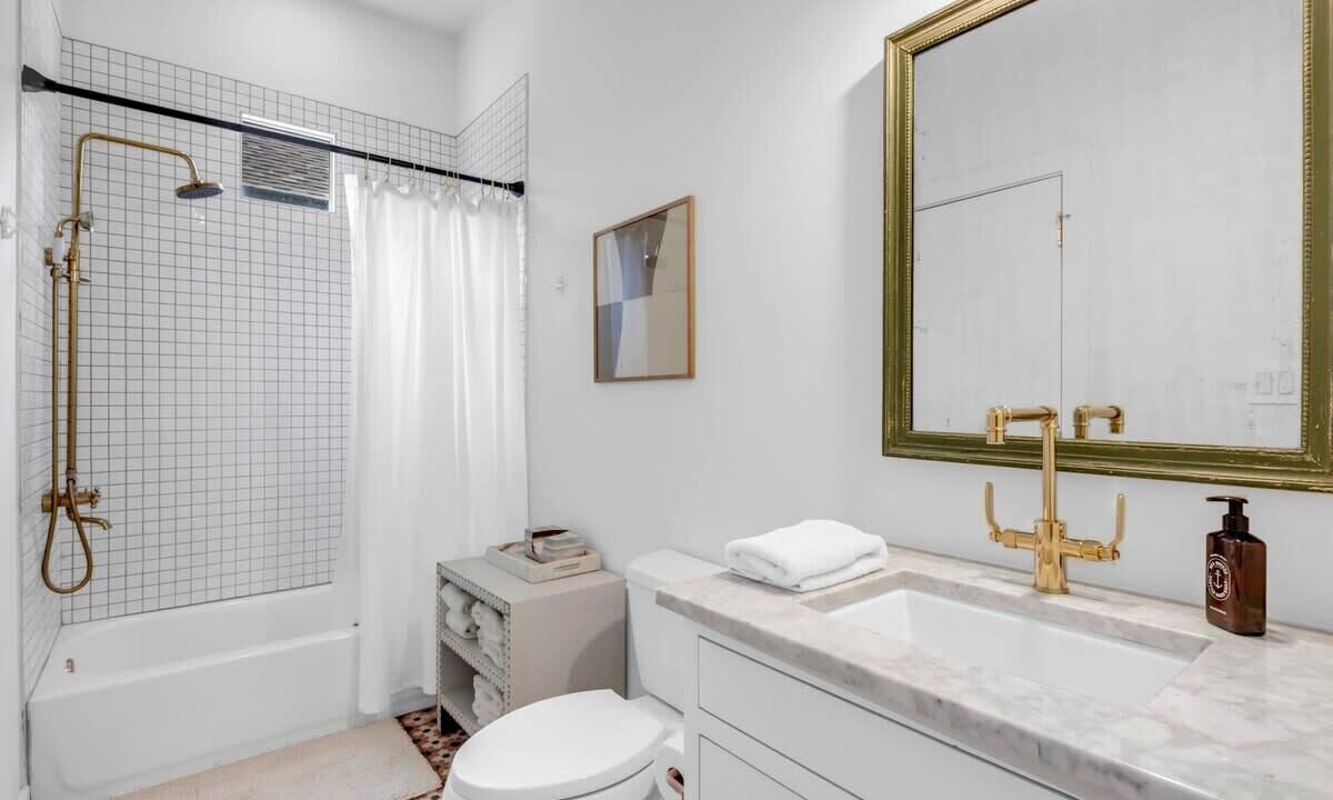 Photo of Bathroom in Kingsland
