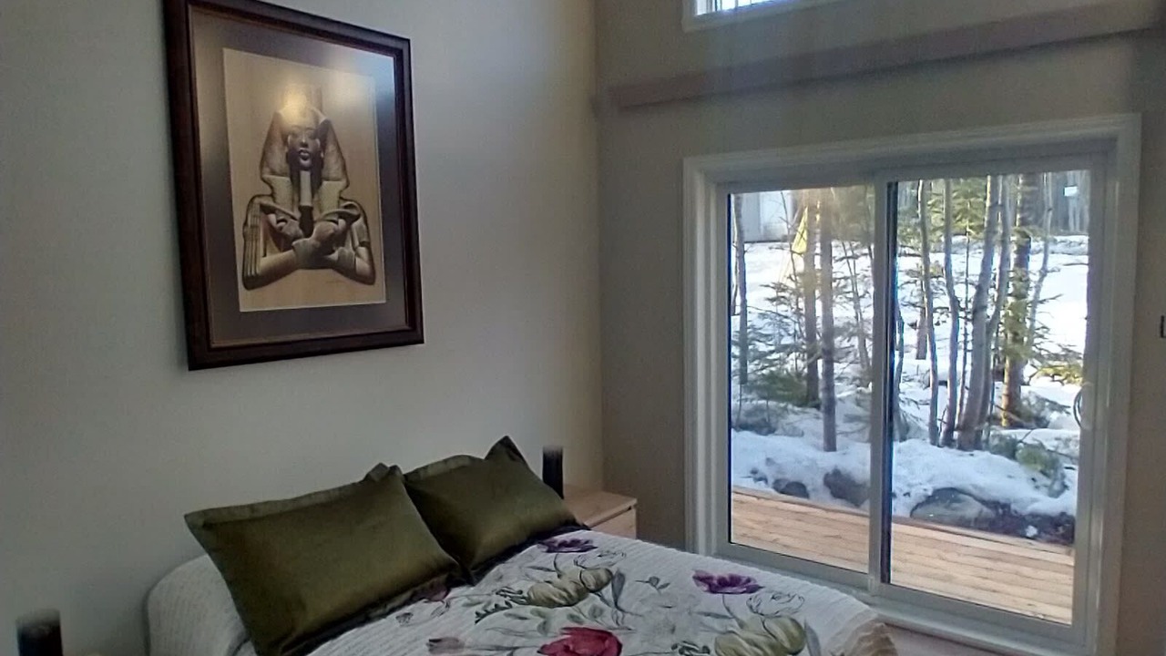 Photo of Bedroom in Adstock