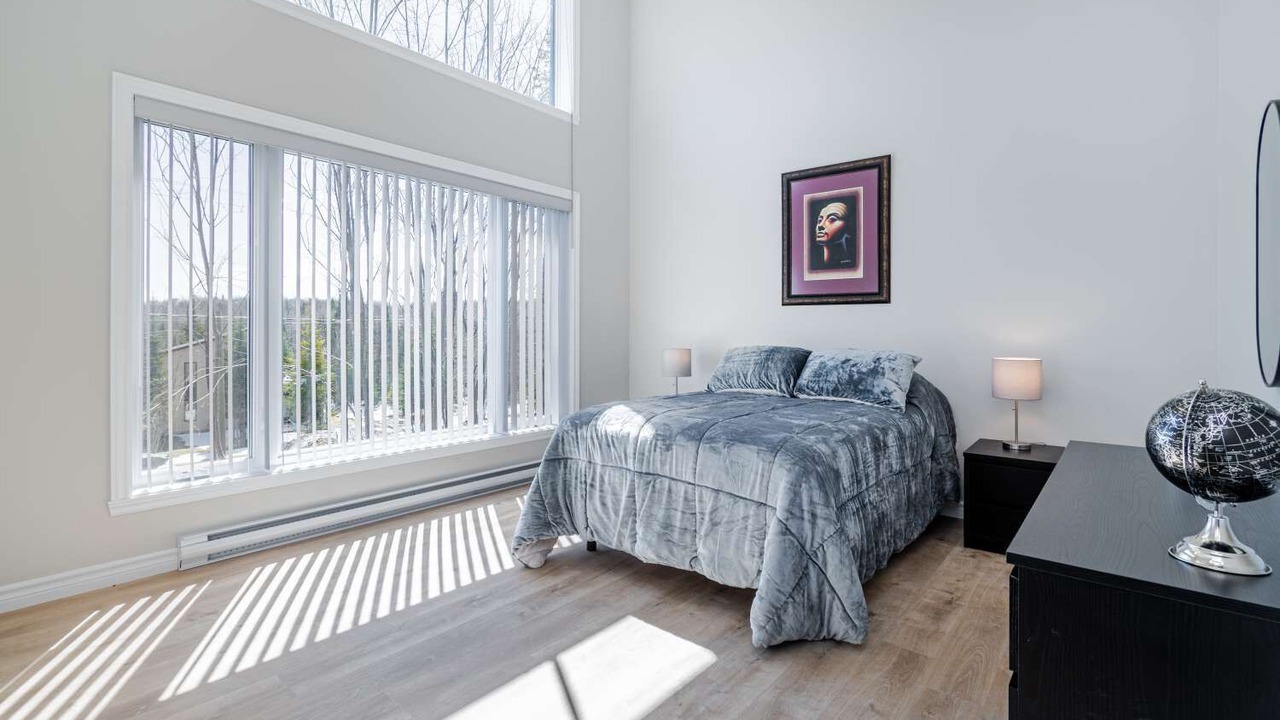 Photo of Bedroom in Adstock