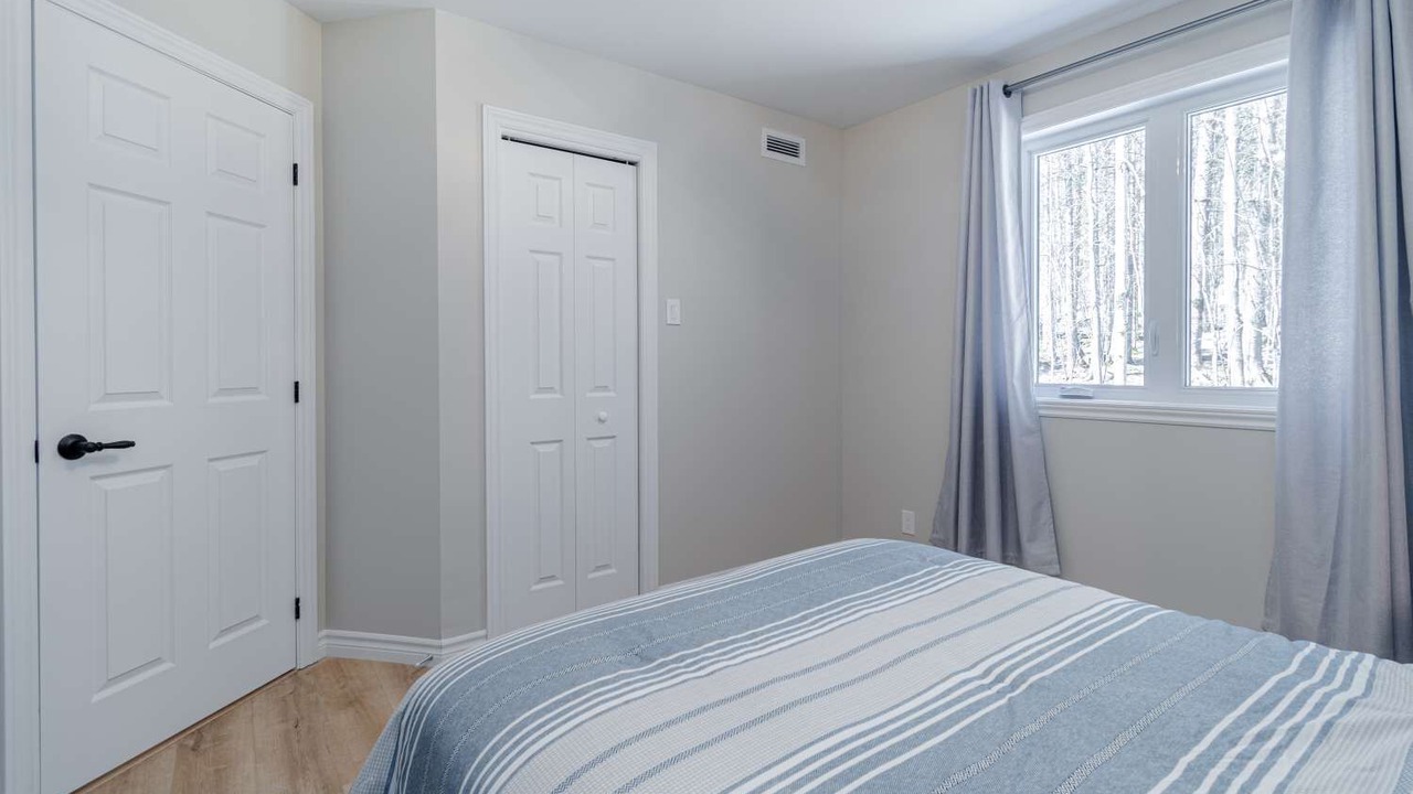 Photo of Bedroom in Adstock