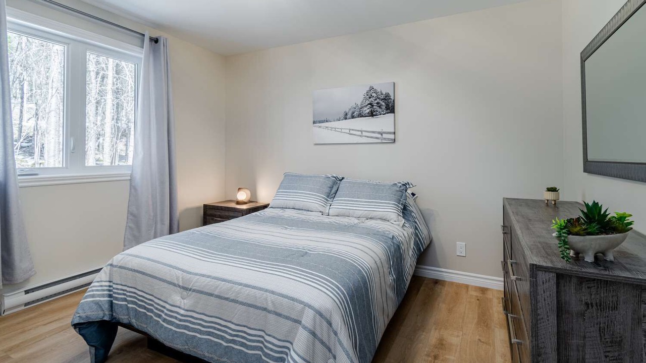 Photo of Bedroom in Adstock