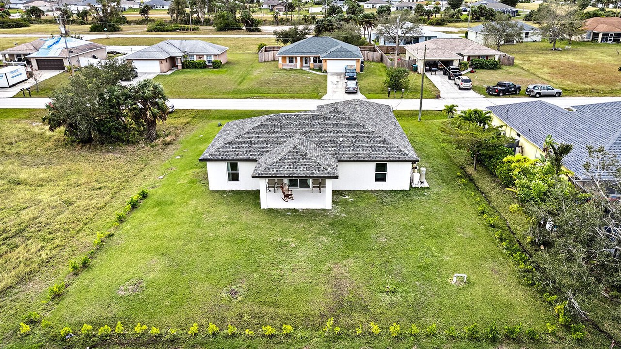 Photo of Outdoor in Jacarandas
