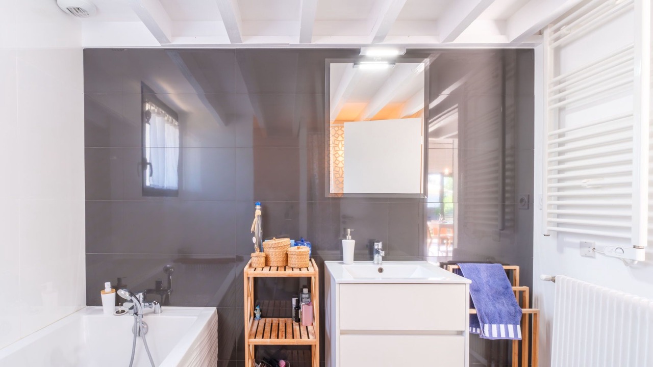 Photo of Bathroom in Lanton