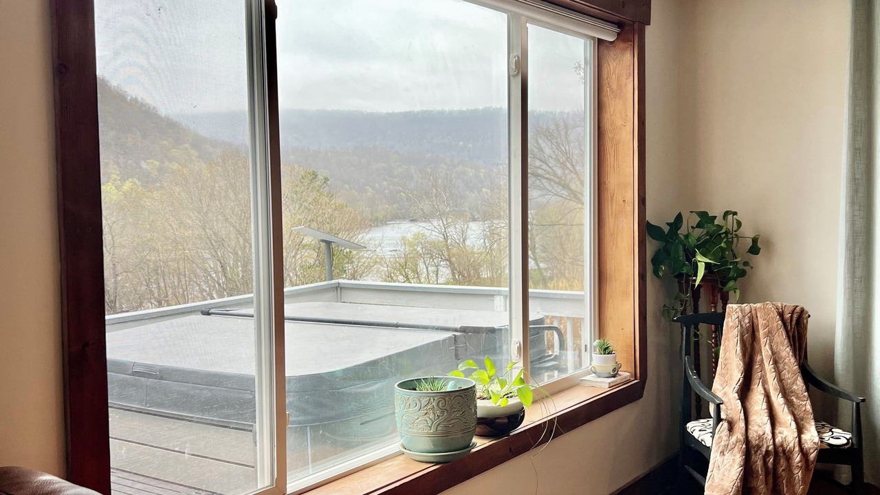 Photo of Livingroom in New River