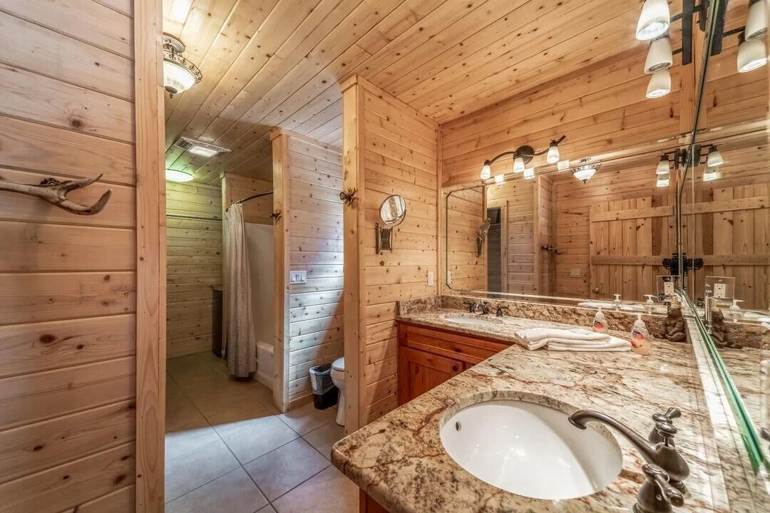 Photo of Bathroom in Alto
