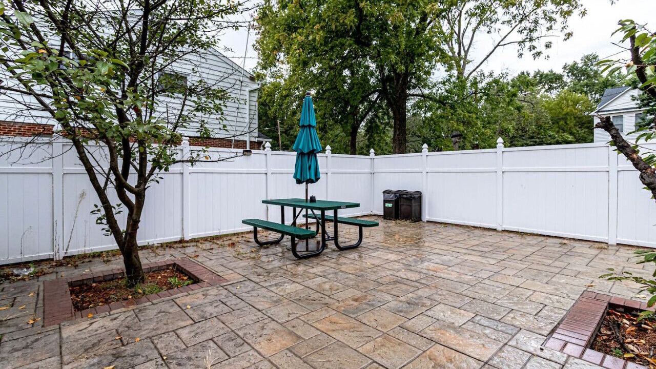 Photo of Outdoor in Alexandria West
