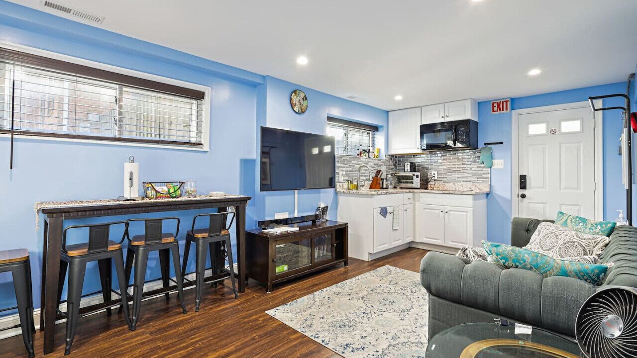 Photo of Livingroom in Alexandria West