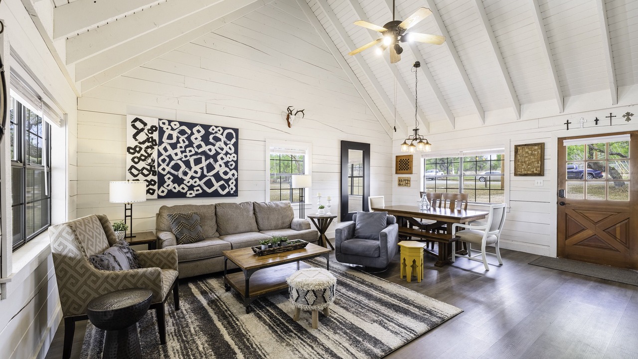 Photo of Livingroom in Burnet