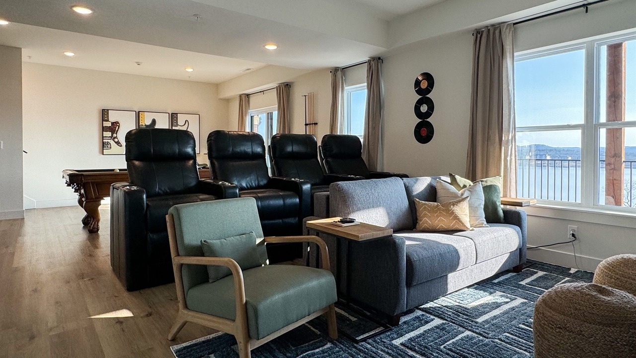 Photo of Livingroom in Hollister