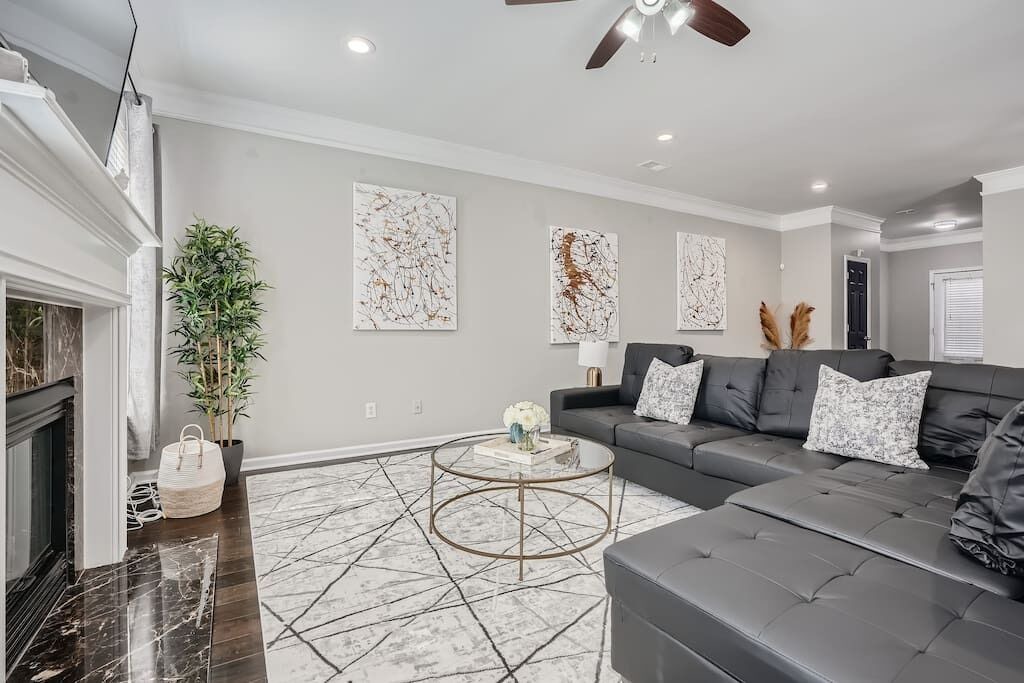 Photo of Livingroom in Tucker