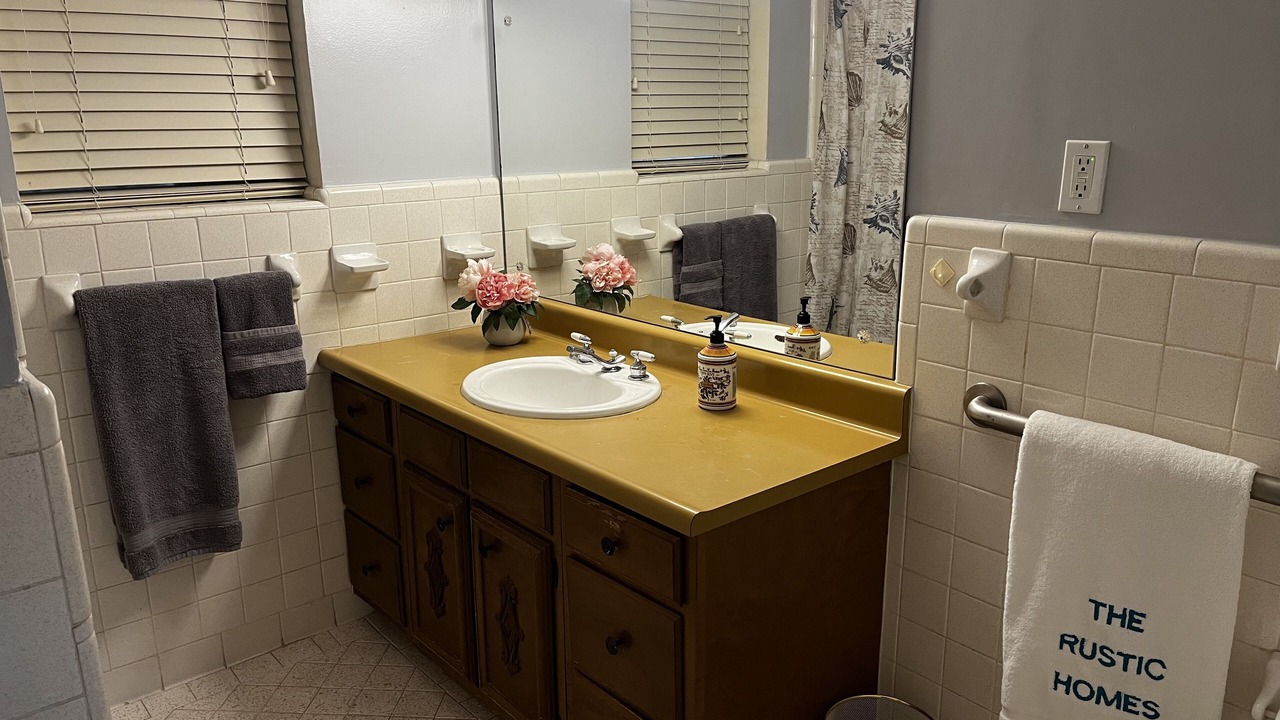 Photo of Bathroom in Bonanza