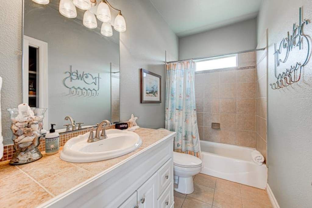 Photo of Bathroom in Leeward Sands