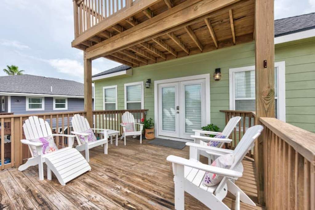 Photo of Patio Balcony in Leeward Sands