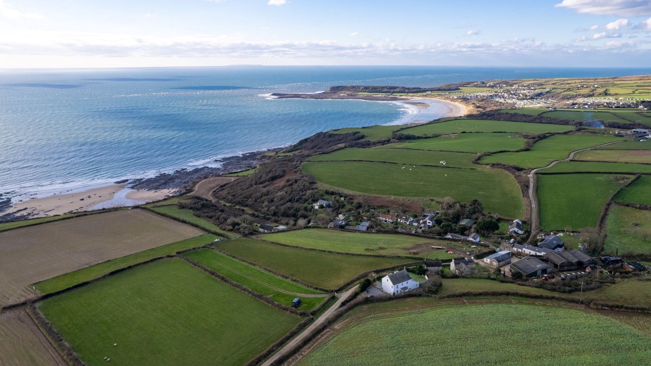 Photo of Others in Crynant