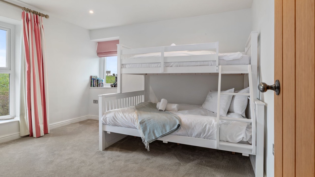 Photo of Others in Crynant