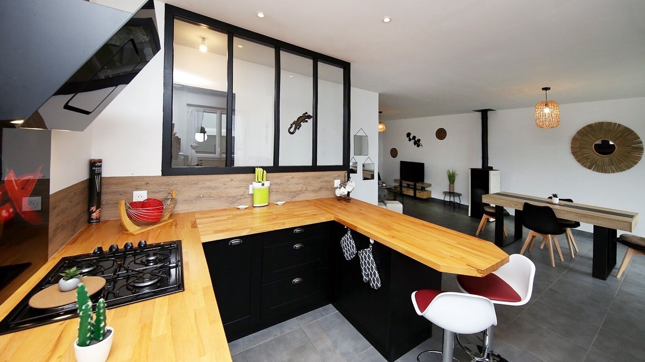 Photo of Kitchen in La Lucerne-dʼOutremer