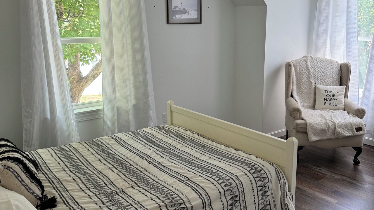 Photo of Bedroom in Oakland