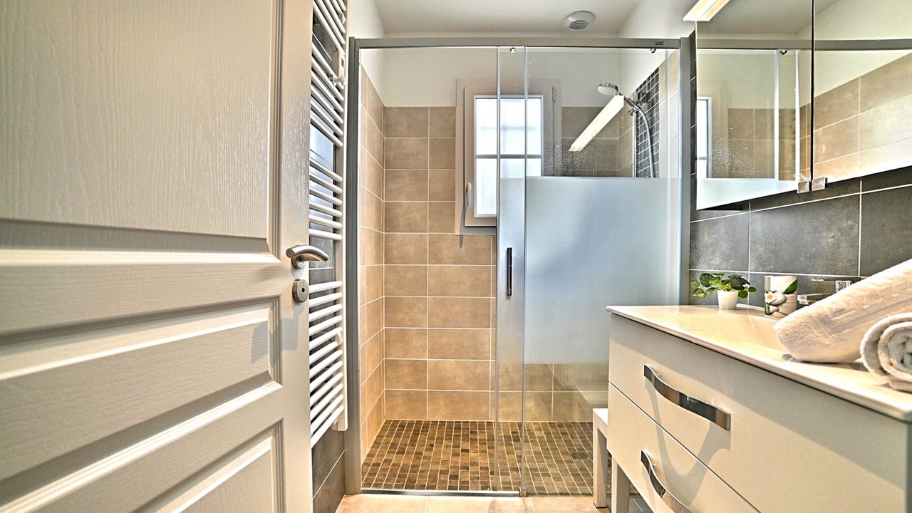 Photo of Bathroom in Le Chateau-d'Oleron
