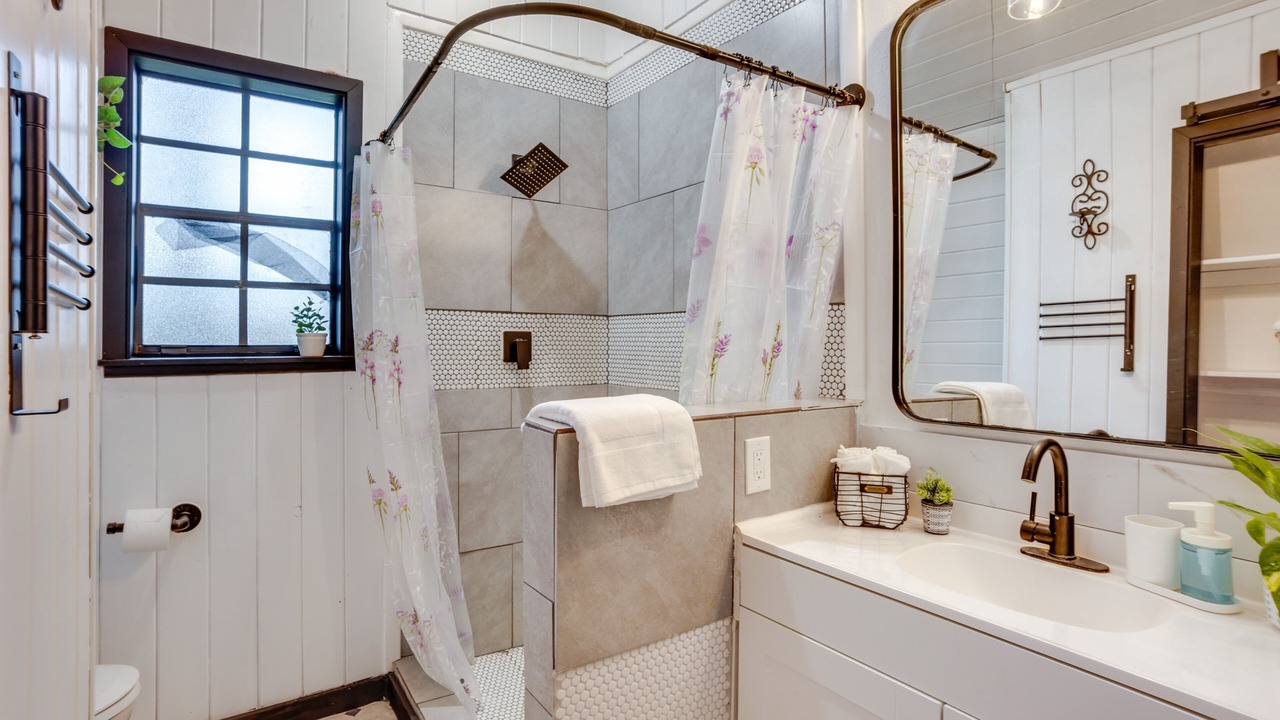 Photo of Bathroom in Willis