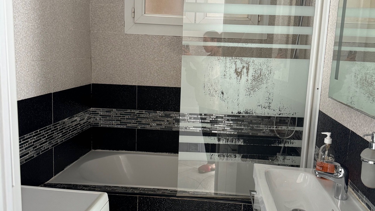 Photo of Bathroom in Saint-Lazare