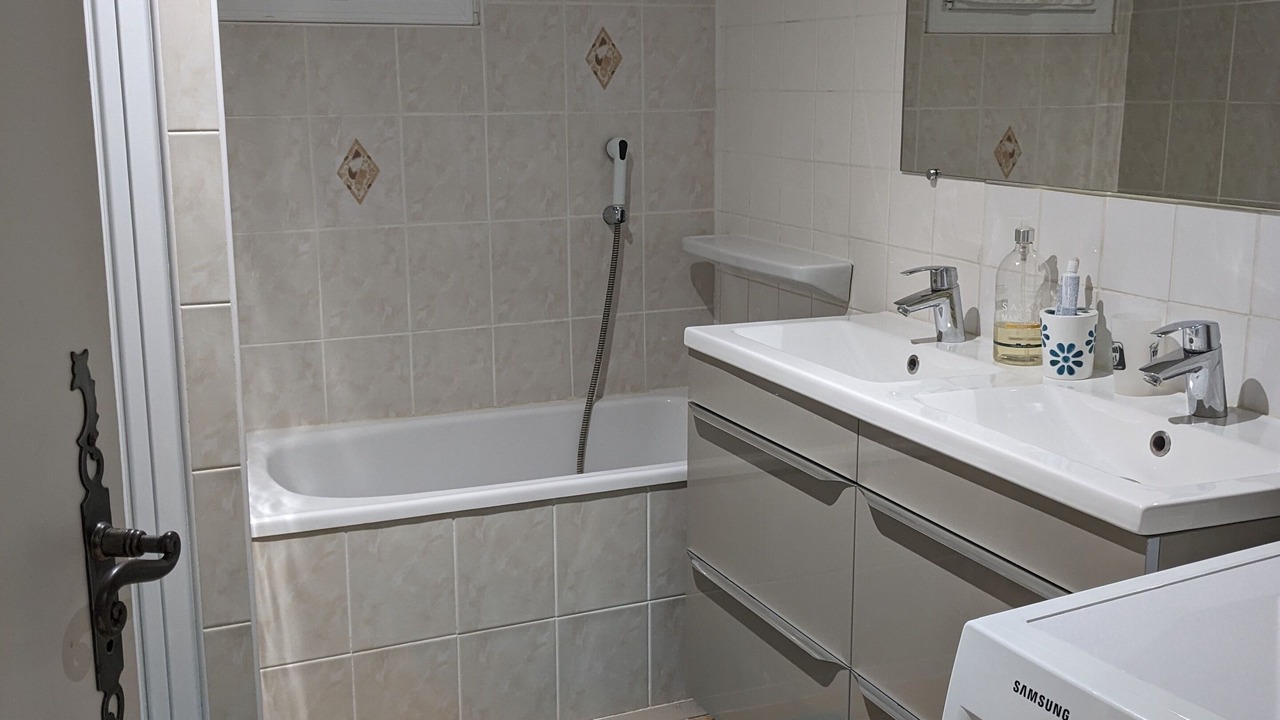 Photo of Bathroom in Saint-Martin-de-Londres
