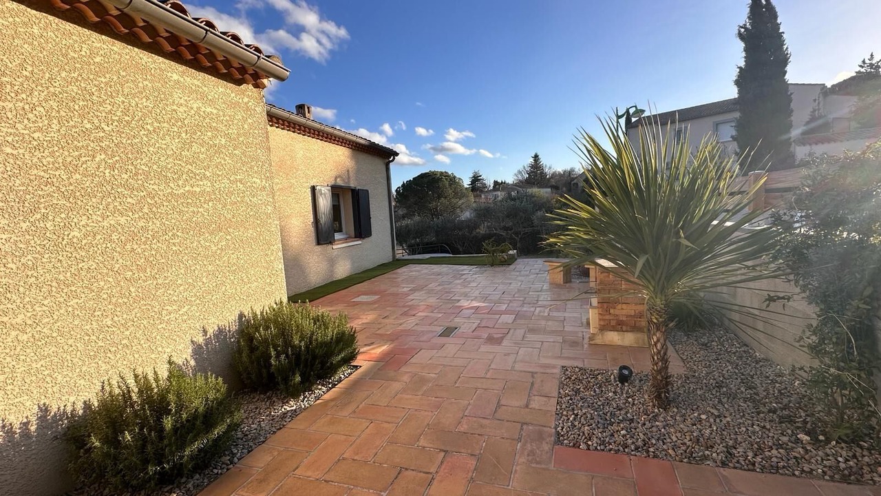 Photo of Outdoor in Saint-Martin-de-Londres