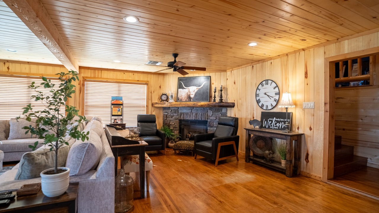 Photo of Livingroom in Sulphur Springs