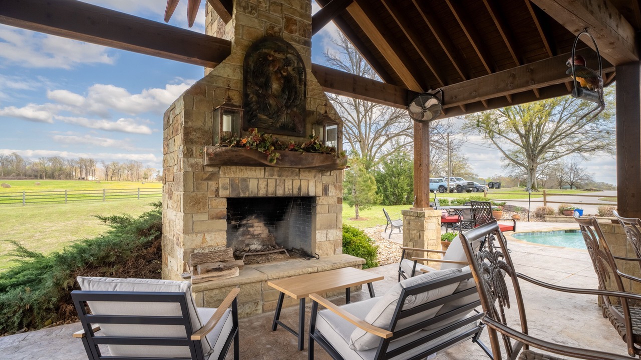 Photo of Livingroom in Sulphur Springs