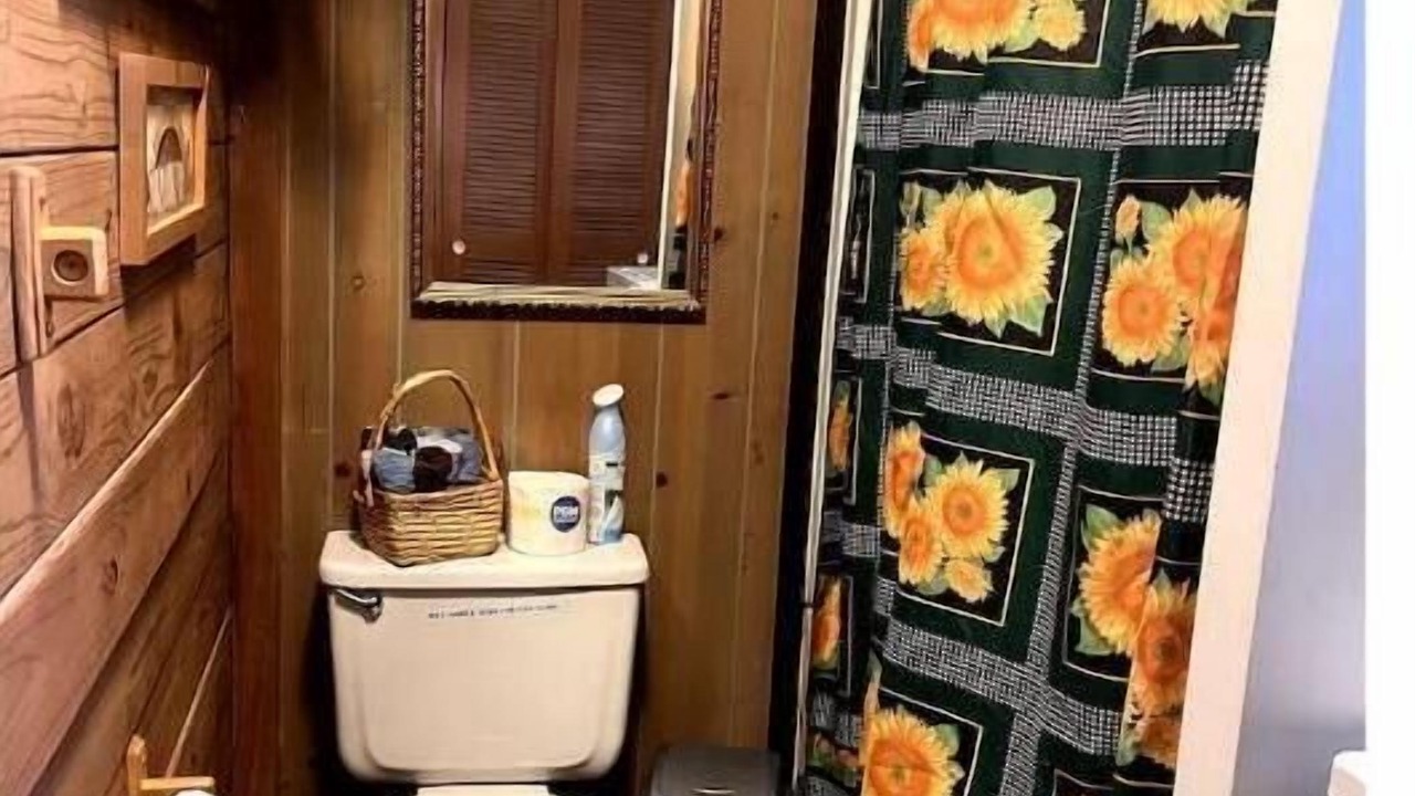 Photo of Bathroom in Marshall