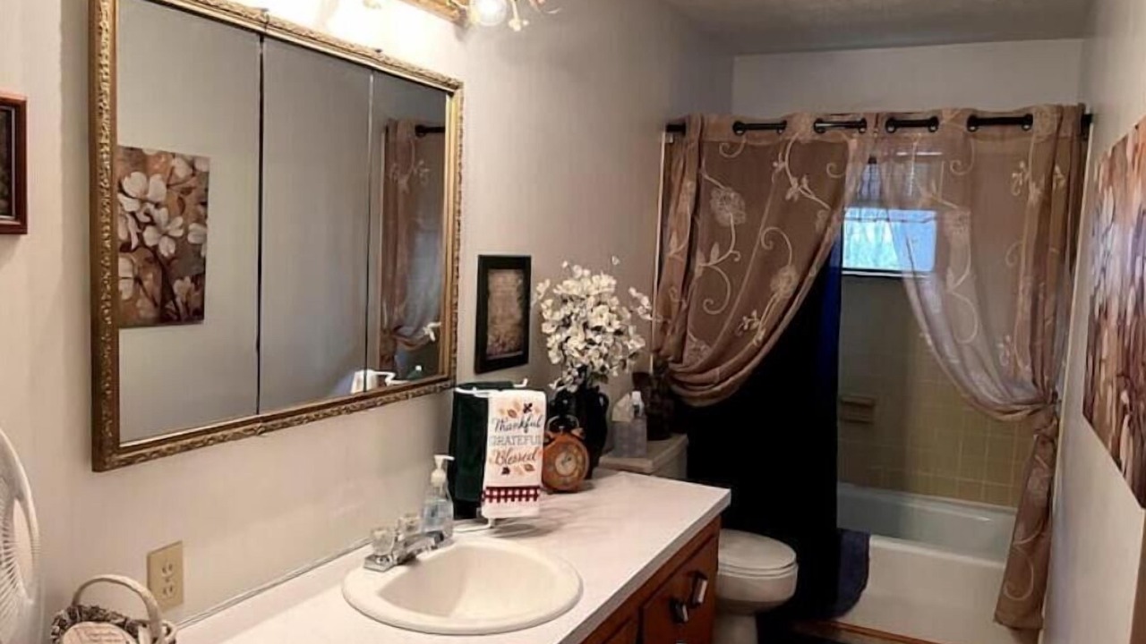 Photo of Bathroom in Marshall