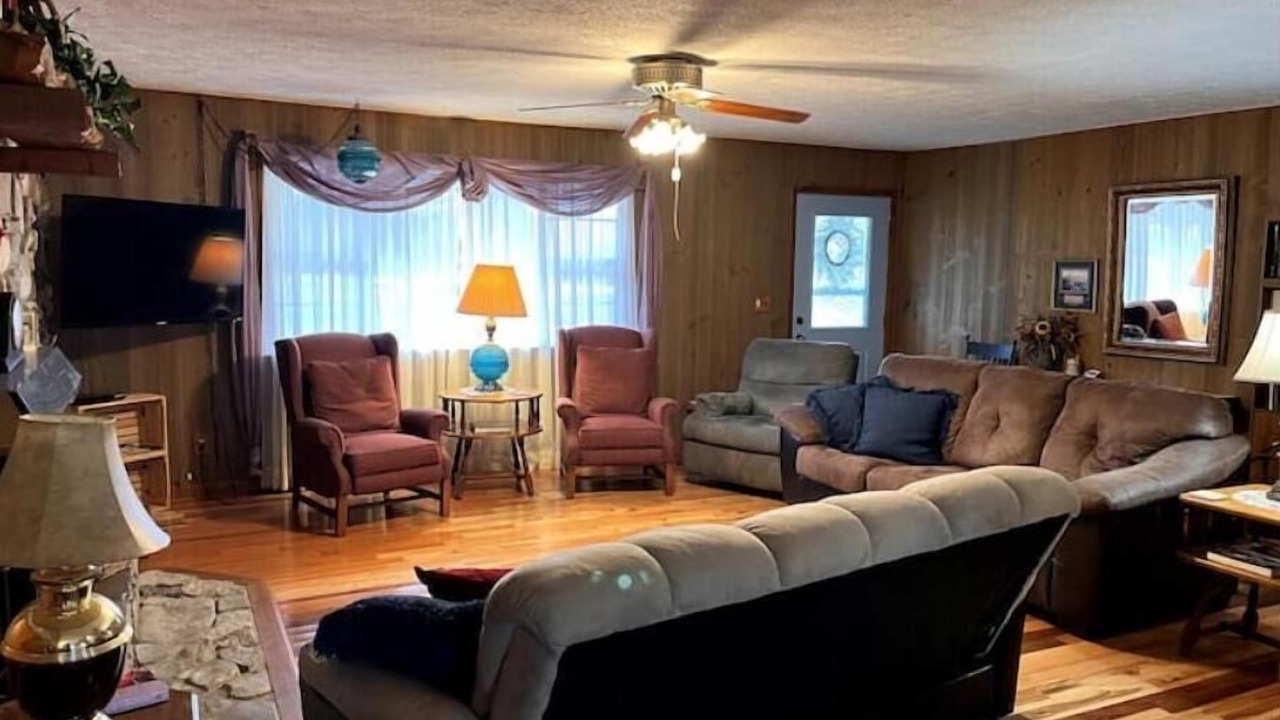 Photo of Livingroom in Marshall