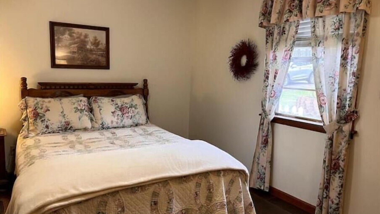 Photo of Bedroom in Marshall
