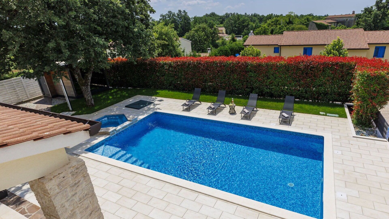 Photo of Outdoor in Muzini