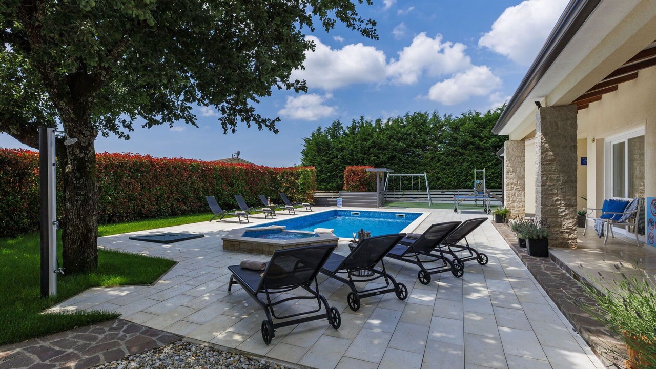 Photo of Outdoor in Muzini